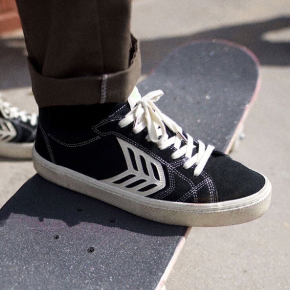 CARIUMA - men's fashion sneakers - SIZE 11 (Measurements are in in - Picture 9 of 14